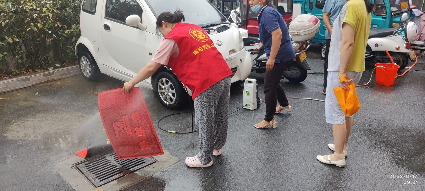 中共南陽市國(guó)益資產(chǎn)管理有限公司 支部委員會(huì)開展紅色物業(yè)便民服務(wù)日活動(dòng)