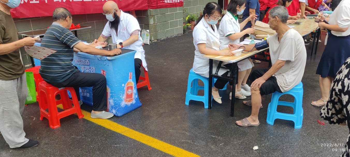 中共南陽市國(guó)益資產(chǎn)管理有限公司 支部委員會(huì)開展紅色物業(yè)便民服務(wù)日活動(dòng)