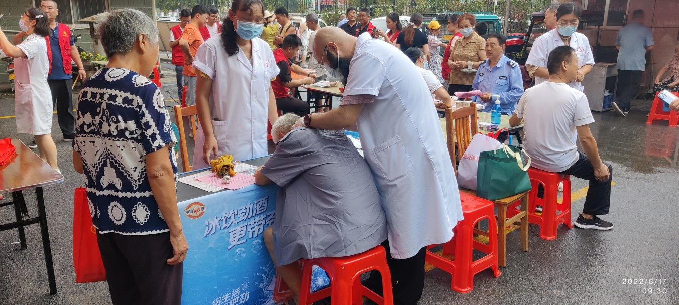 中共南陽市國(guó)益資產(chǎn)管理有限公司 支部委員會(huì)開展紅色物業(yè)便民服務(wù)日活動(dòng)